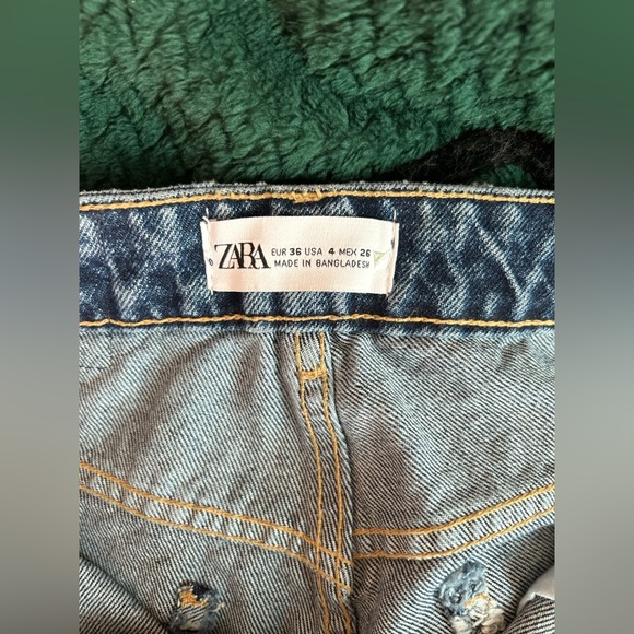 Zara High-Rise Mom Jeans - Picture 5 of 9